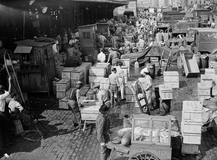 Fulton Fish Market: general view, 1938.