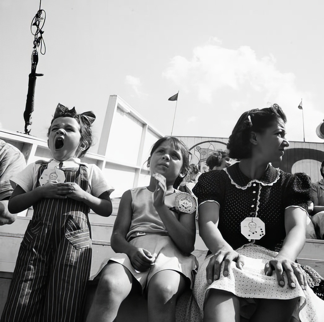 Steeplechase Circus: children, July 1939.