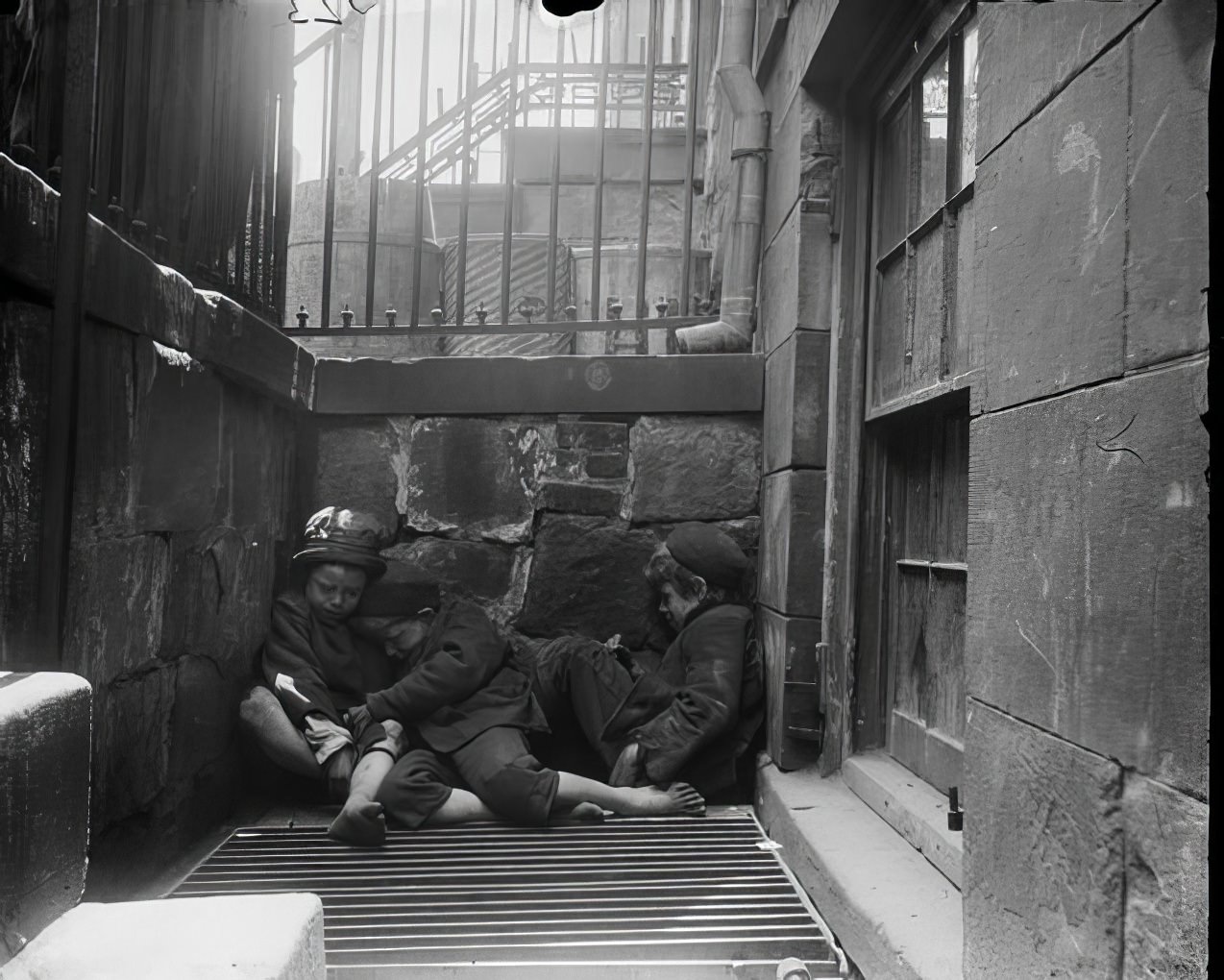 Street Arabs in sleeping quarters, 1890s.