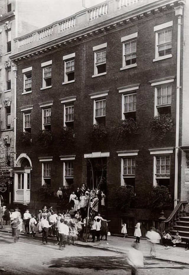 A settlement house photograph, 1890s.