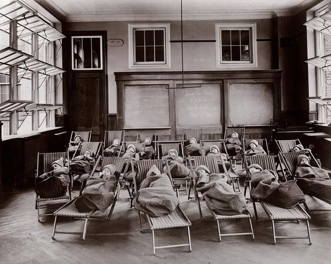 Organized charity: Outdoor school "noonday nap," 1910.