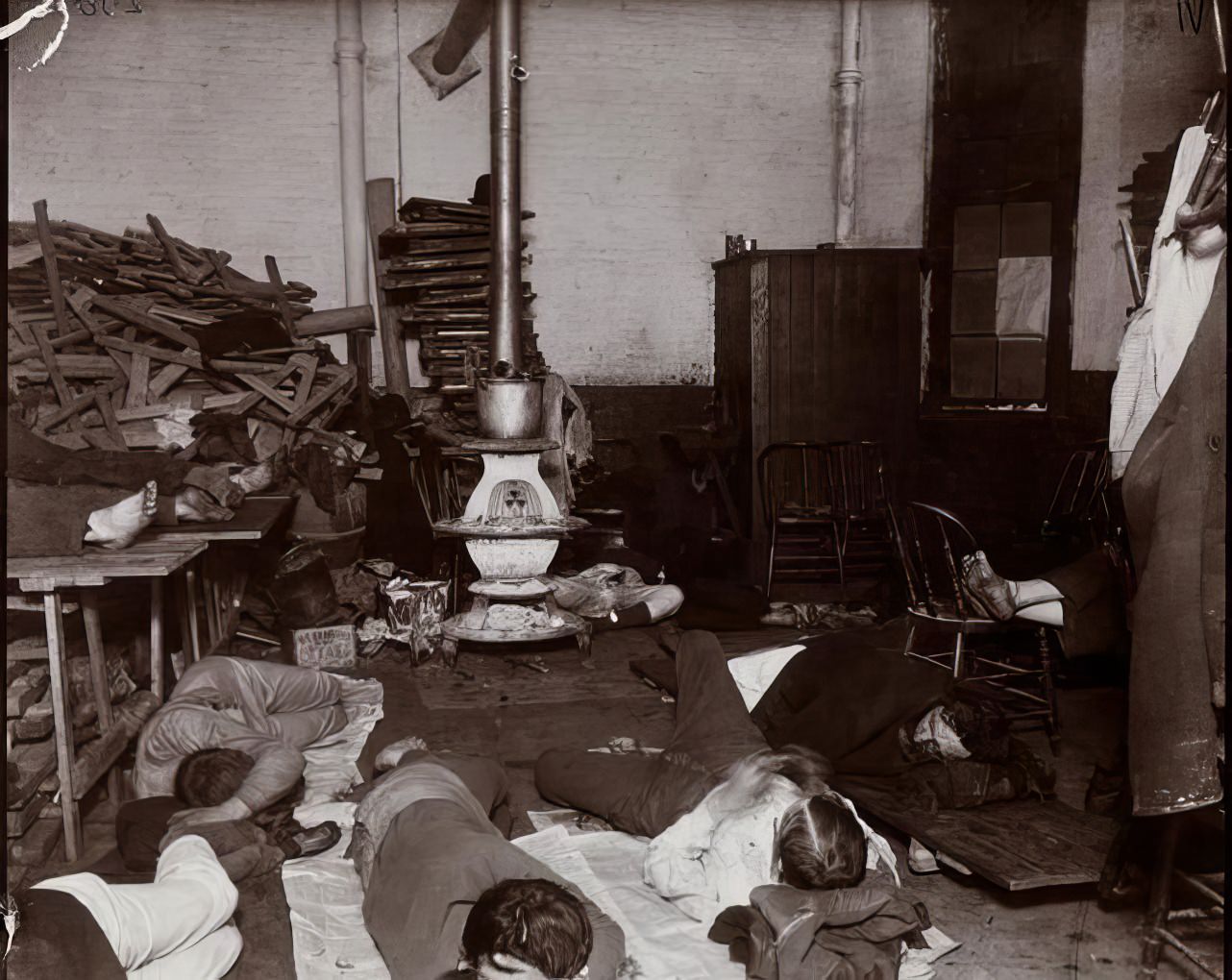 Men's lodging room at the West 47th Street Station, 1891.