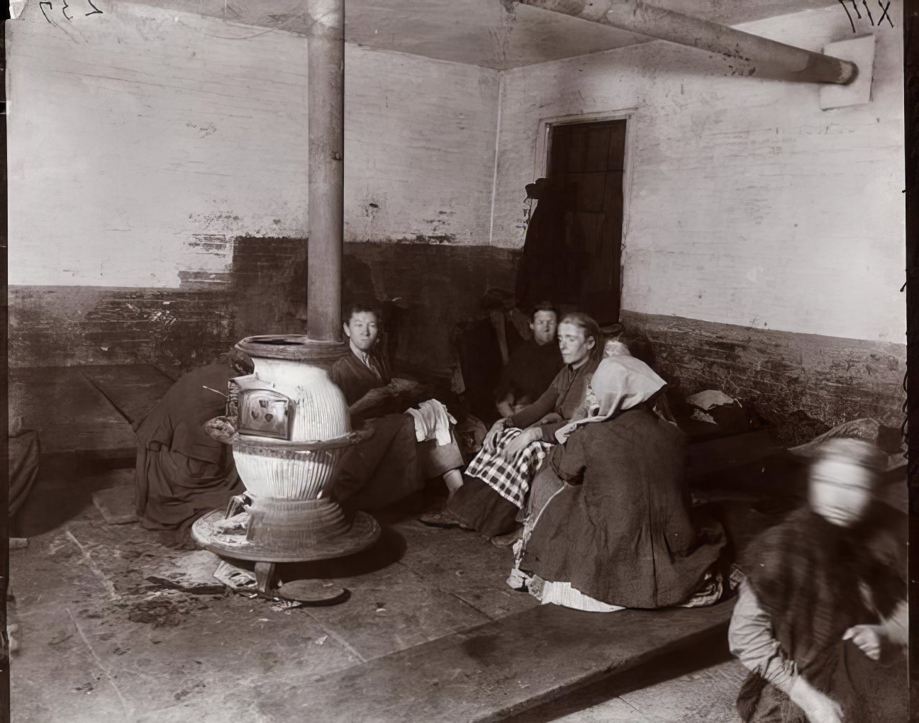 Women lodgers at the Elizabeth Street Station, 1891.