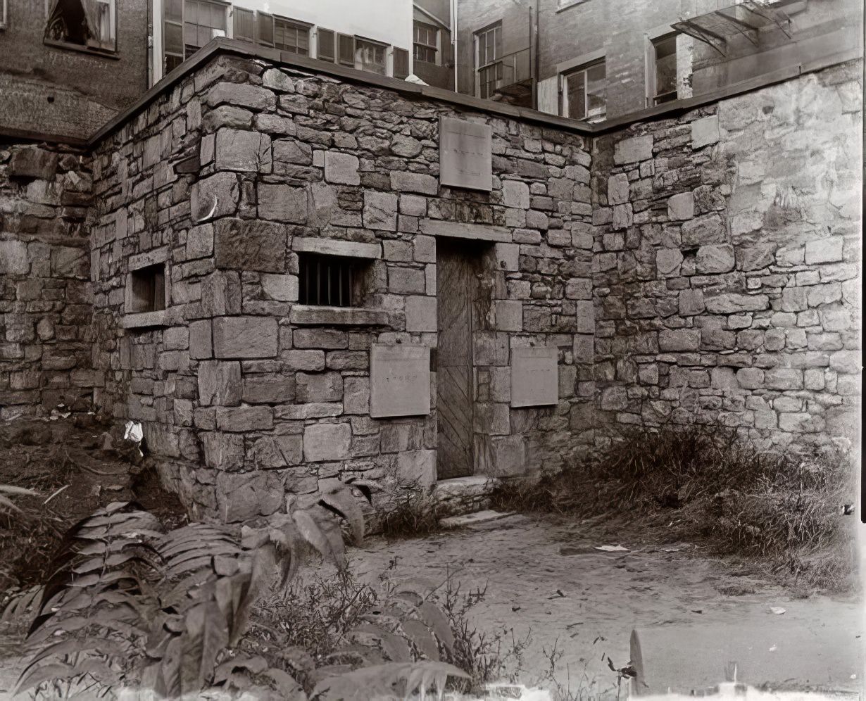 The dead-house in the Old Marble Cemetery, 1895.