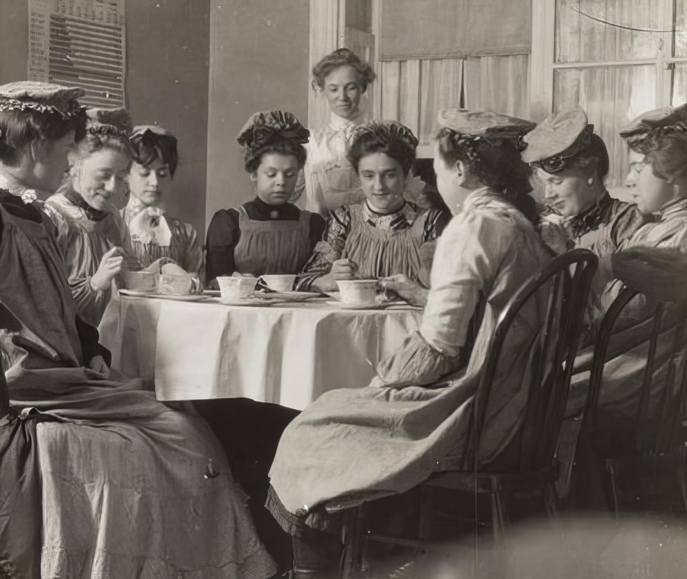 Women drinking tea, 1900s.