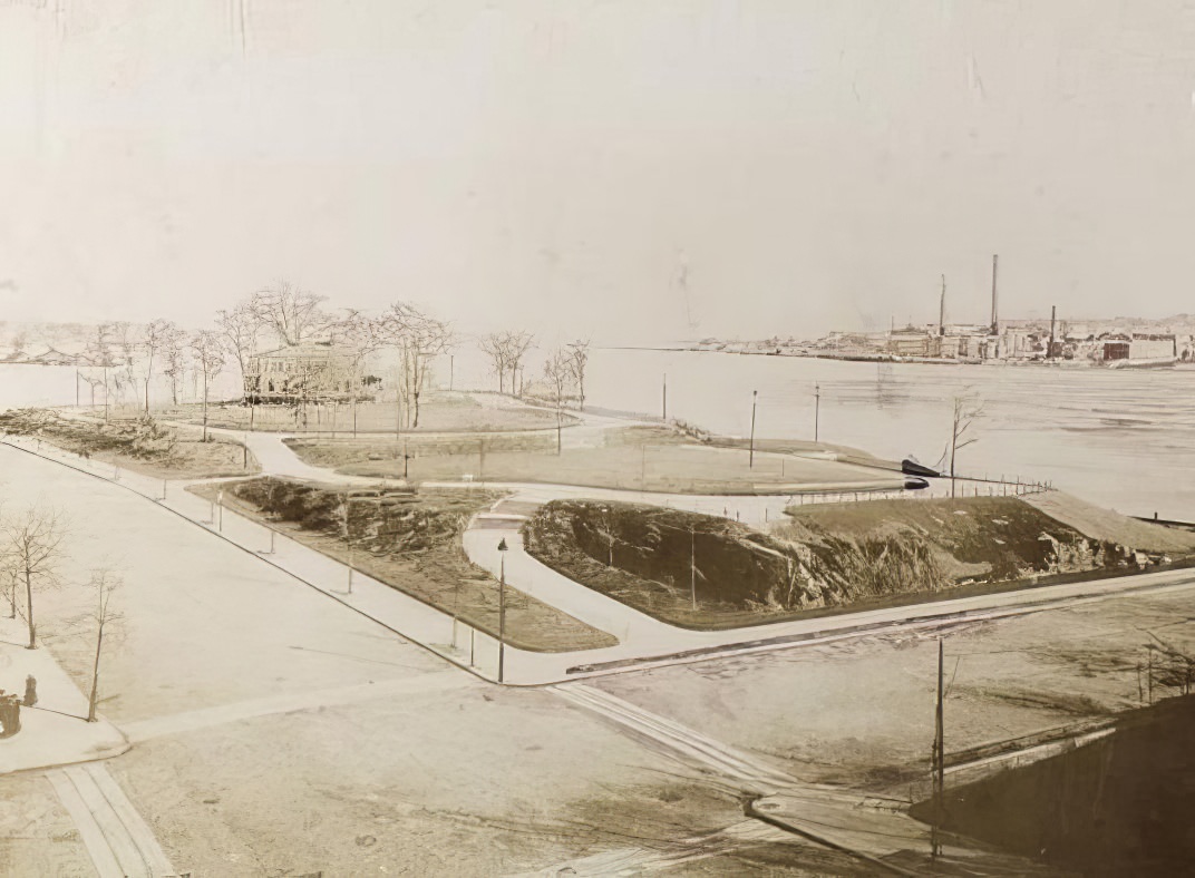 The East River Park, 1895.