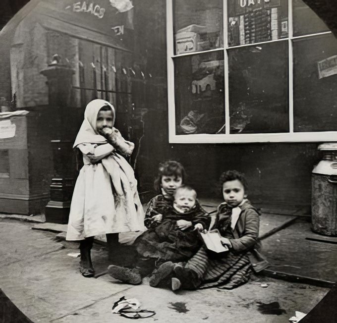 Children in front of a store, 1900s.