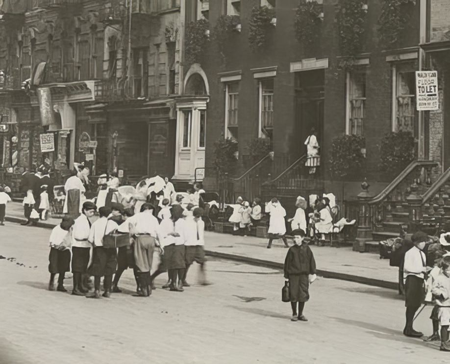 School children after school, 1900s.