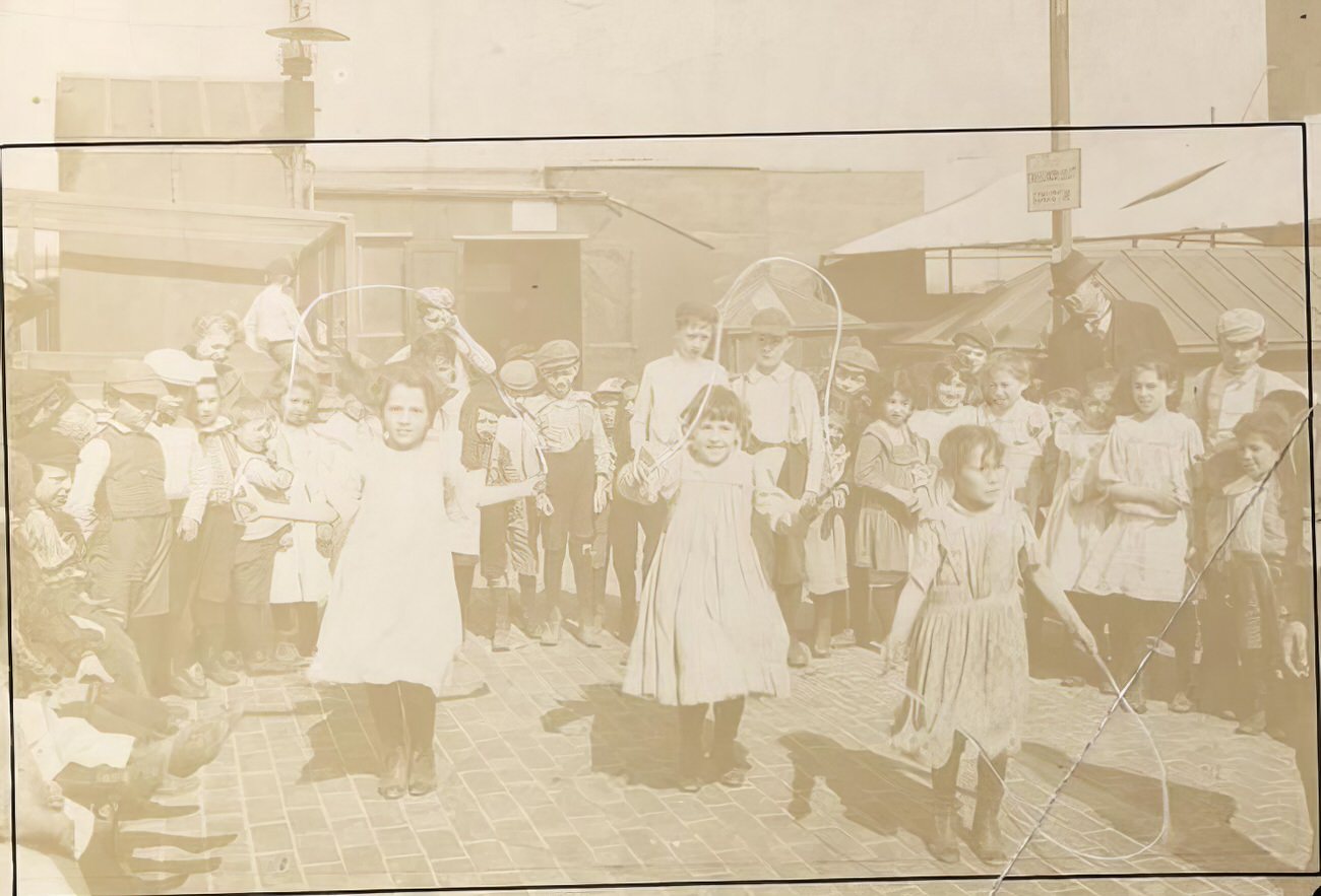 In the Roof Garden of the Hebrew Educational Alliance, circa 1900.