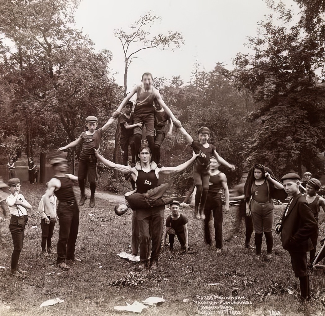 Public School 105 vacation playgrounds, Bronx Park, 1902.