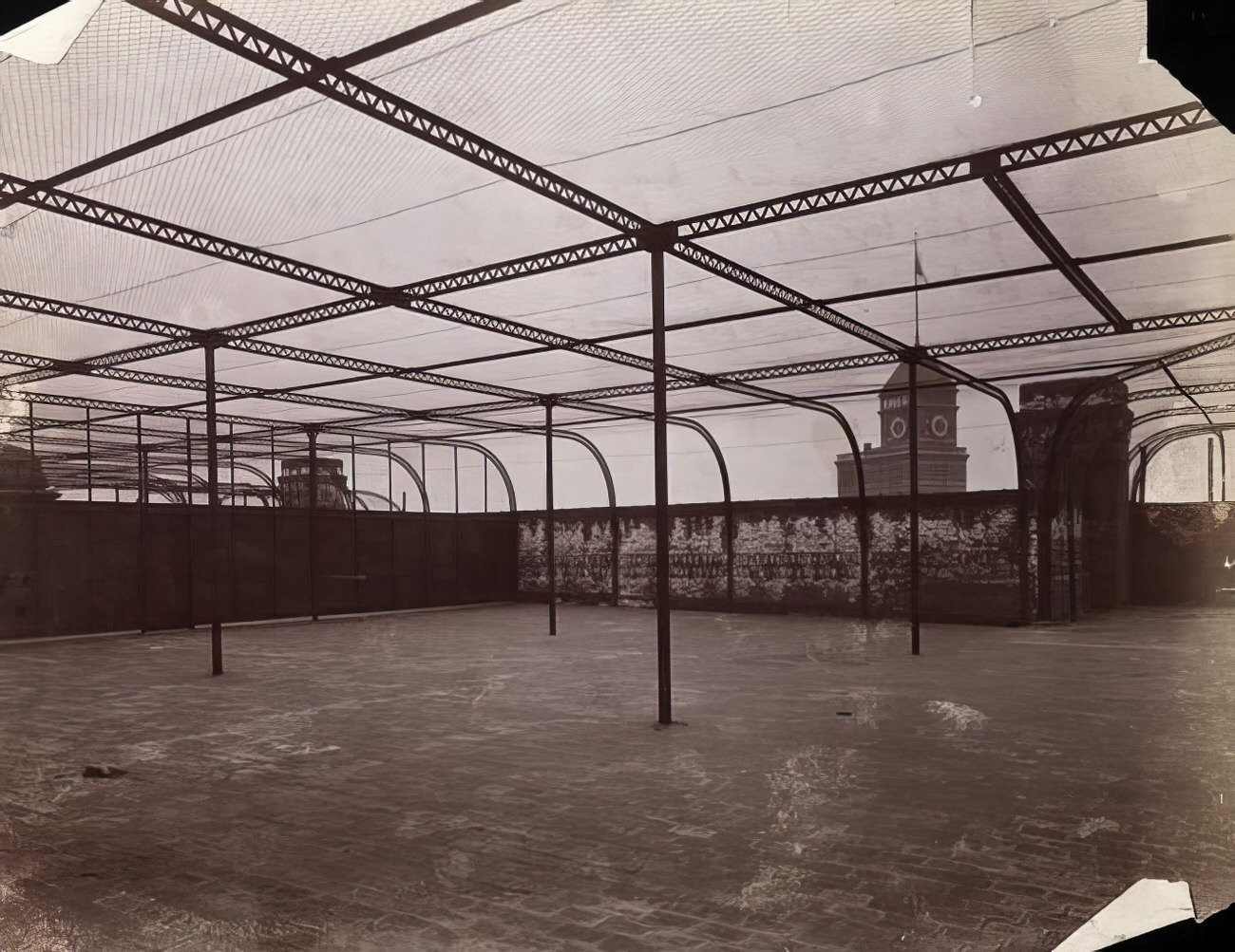 Playground on roof of New East Broadway Schoolhouse, circa 1895.