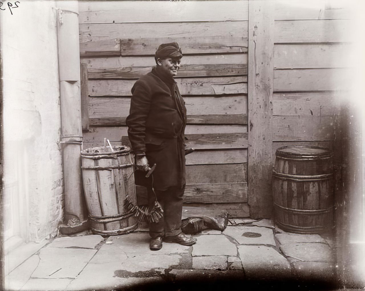 Old Barney in Cat Alley, 1895.