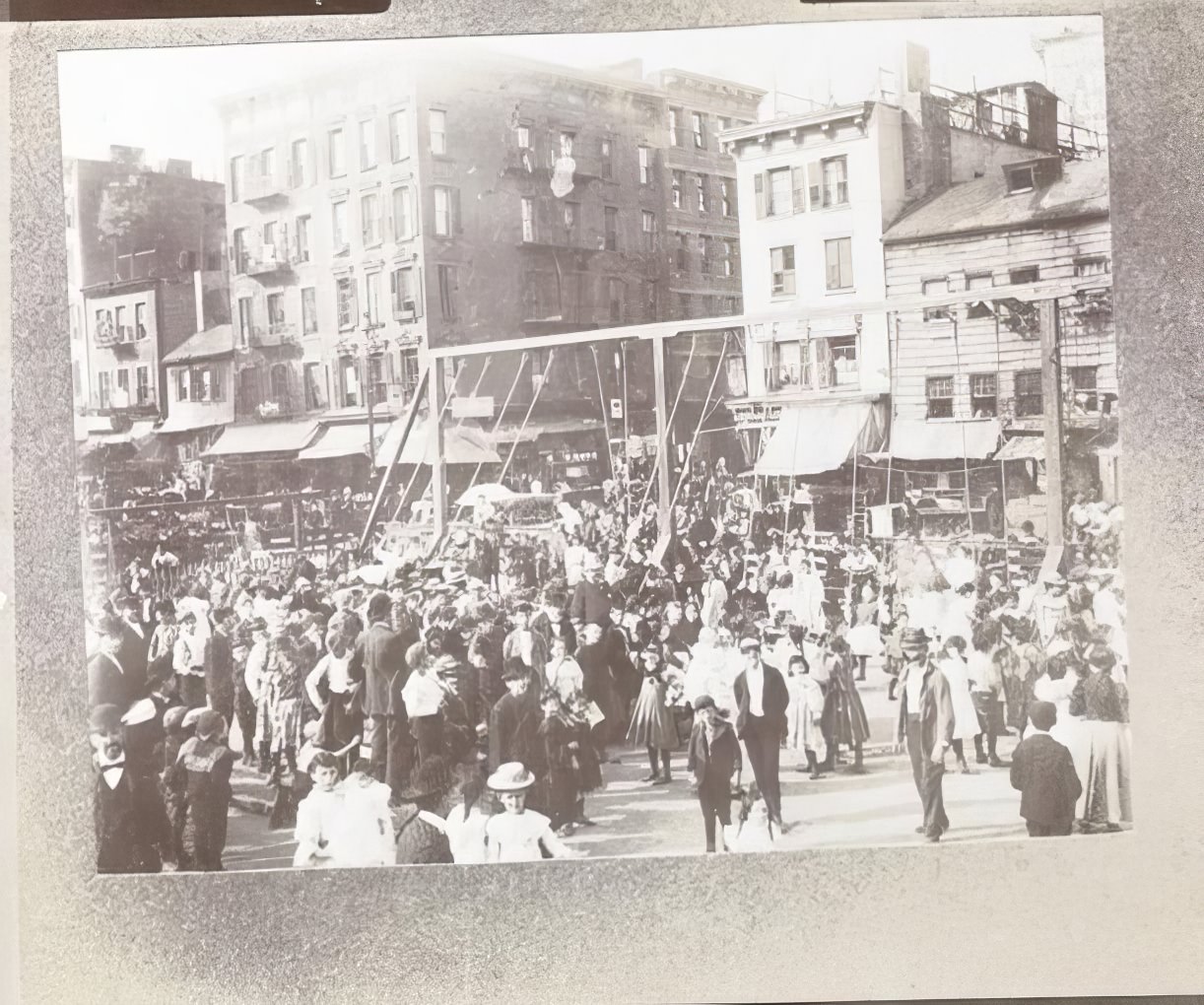 Neighborhood crowd in Seward Park, circa 1895.