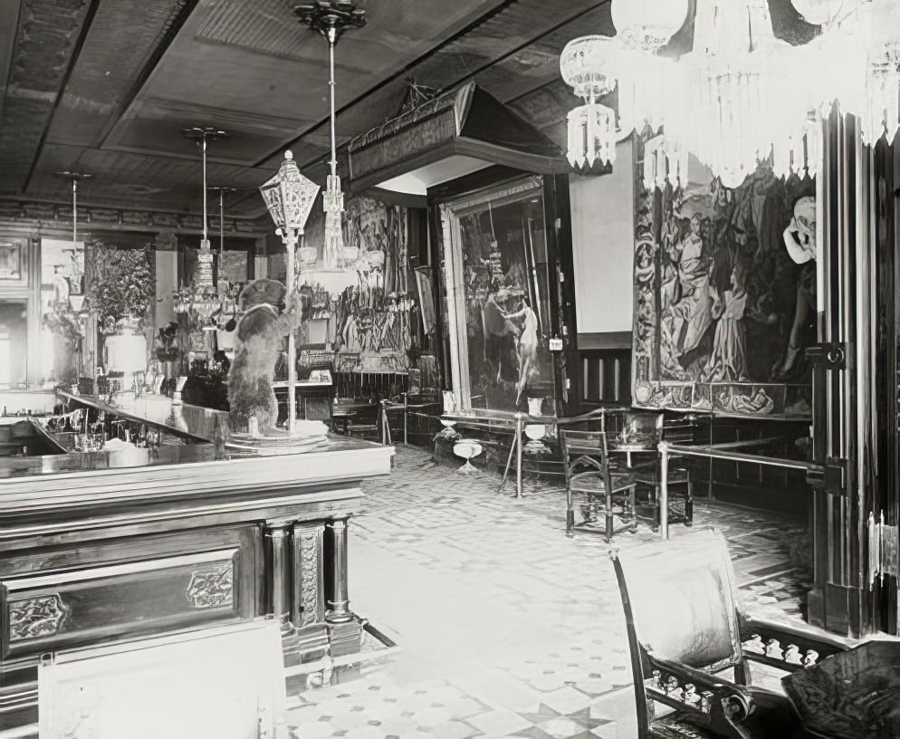 Interior of Hoffman House bar, circa 1900.