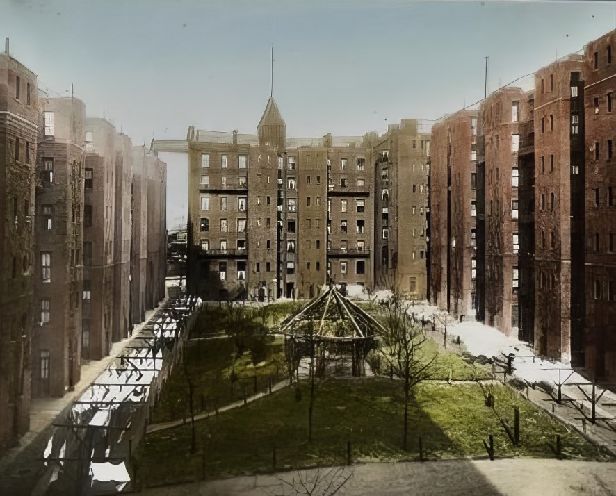 Riverside tenements in Brooklyn, 1900s.