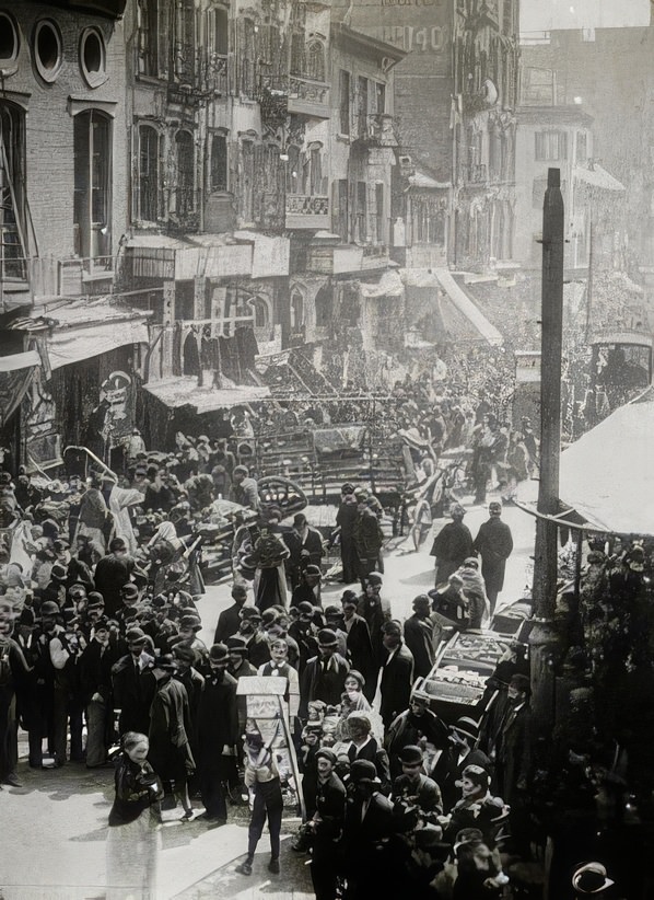 Lower East Side street scene, 1895.