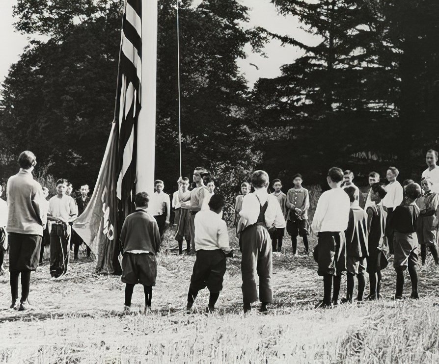 Raising the flag, 1900.