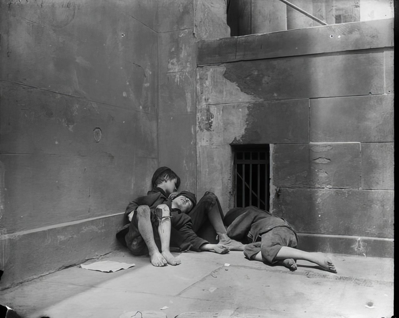 Street Arabs sleeping, 1890s.