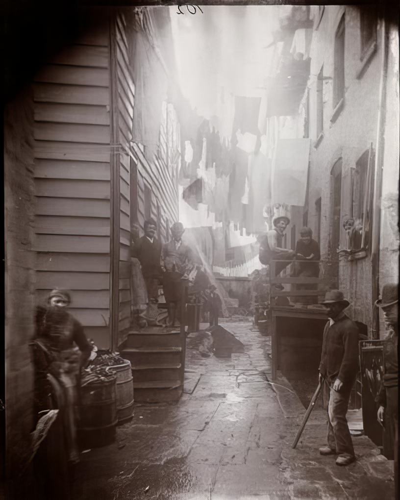 Bandits' Roost, a Mulberry Bend alley, 1894.