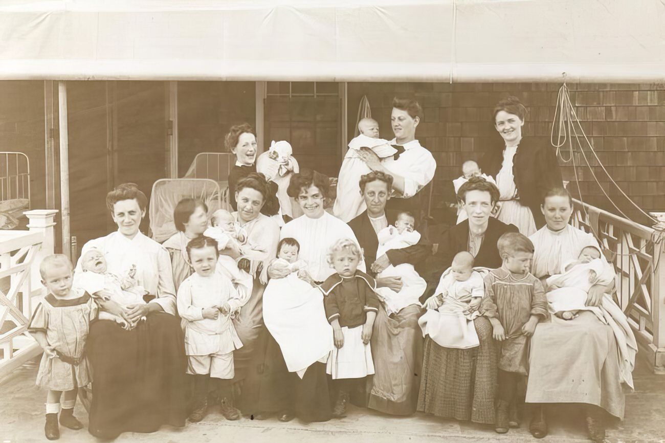 Mothers with their babies, 1895.