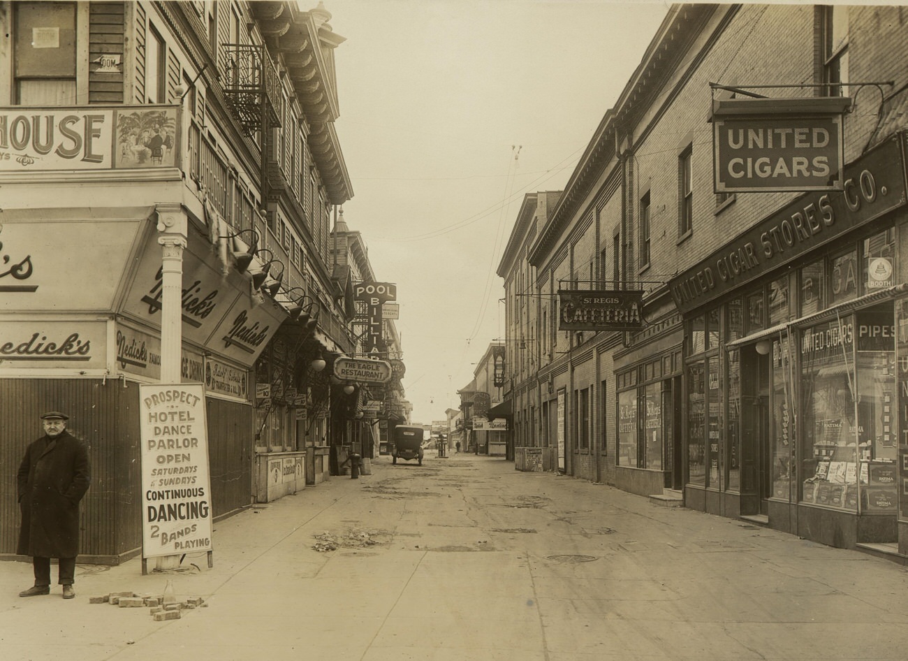 Henderson’s Walk Looking From Surf Avenue to the Boardwalk, 1922