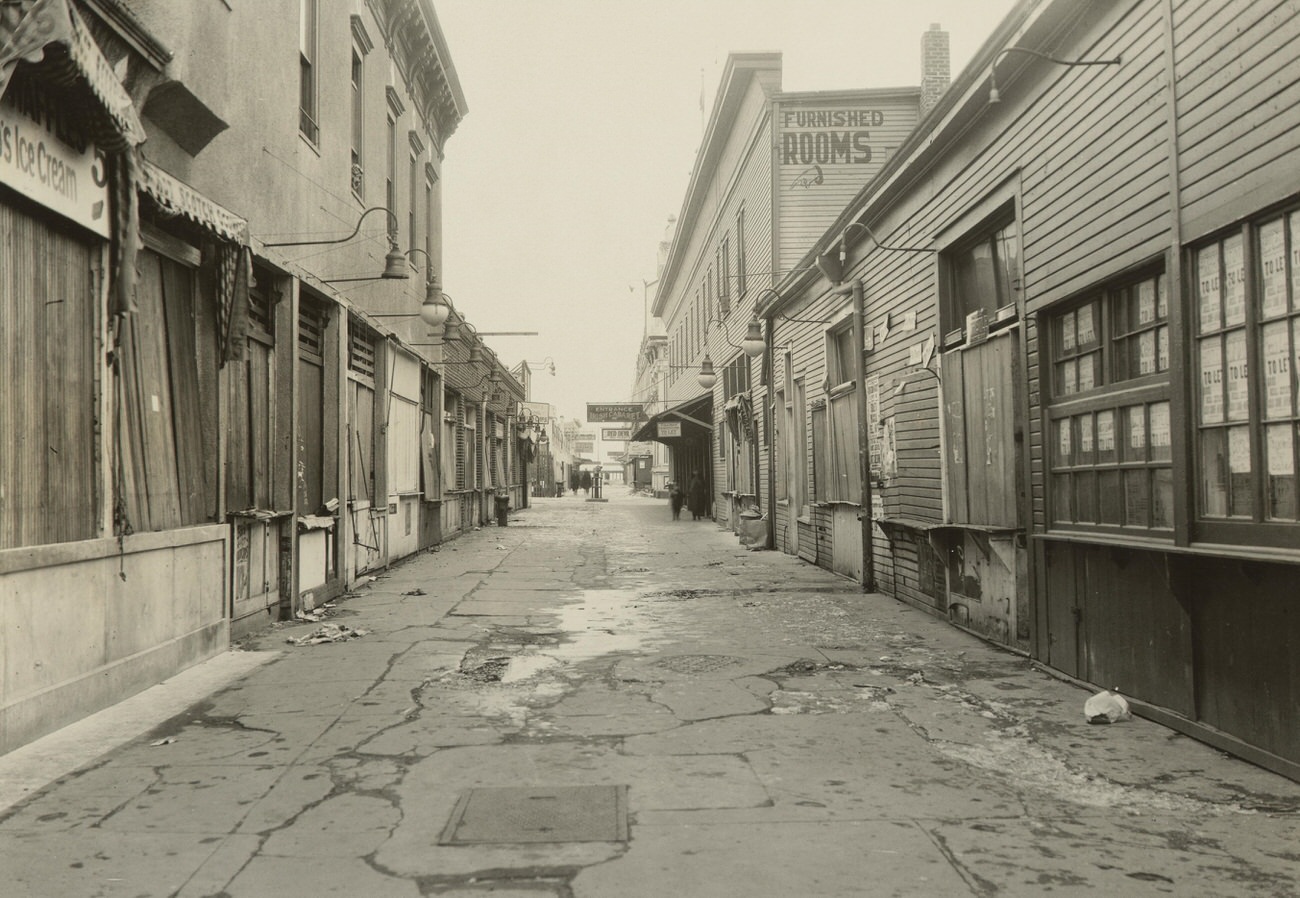 Murray’s Walk Looking From Surf Avenue to the Boardwalk, 1922