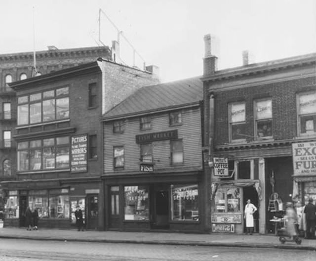 550 West 125th Street, 1932. Battle's Coffee Pot.