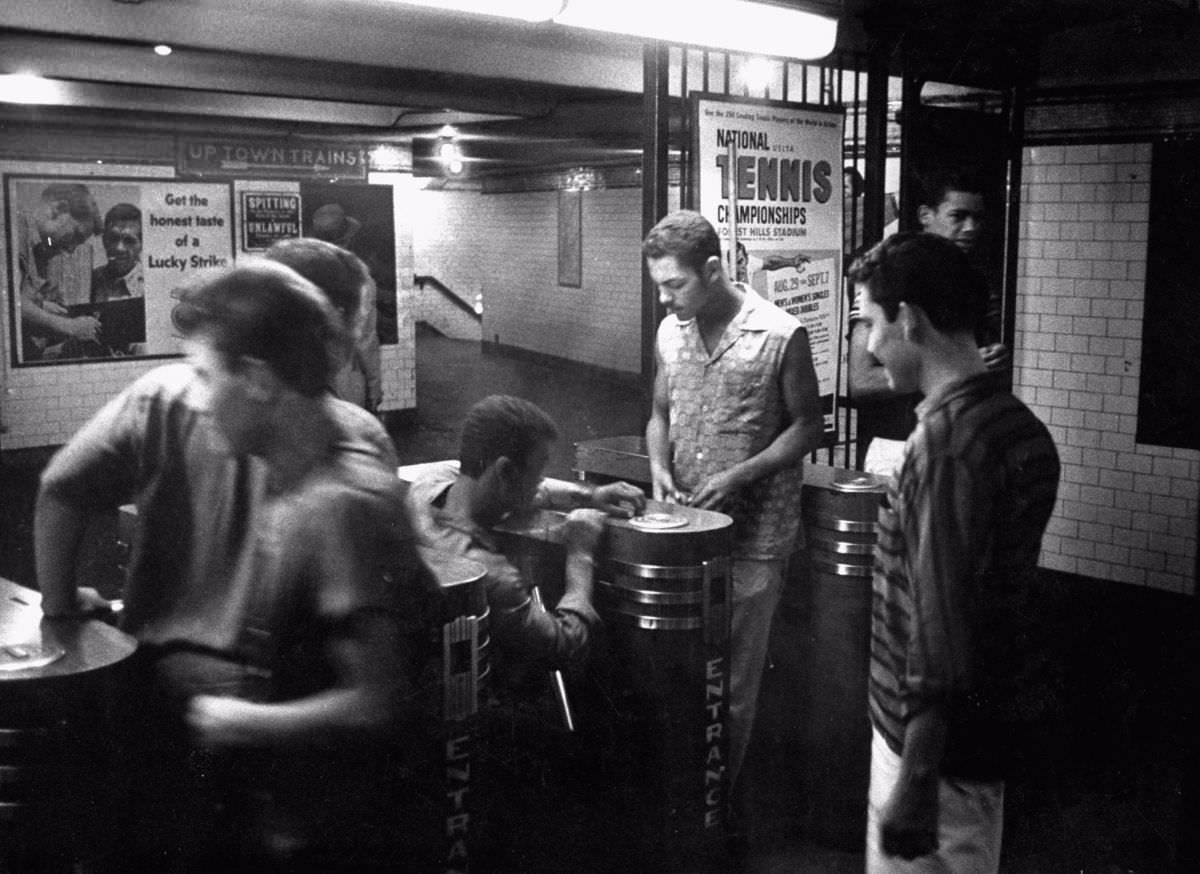 New York's Subway Commuters from the 1960s through the Lens of Ralph Crane