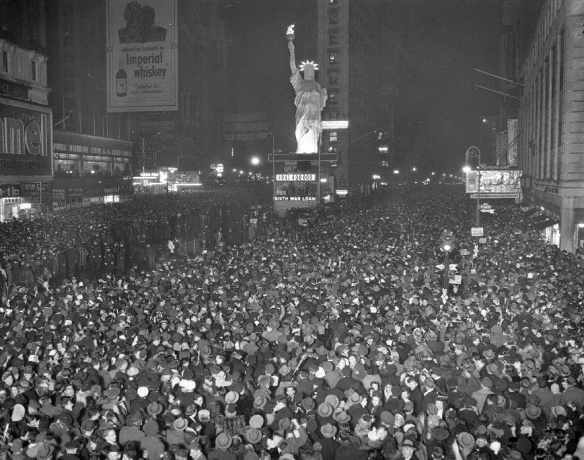 Crowd in Times Square on New Year's Eve, 1945.