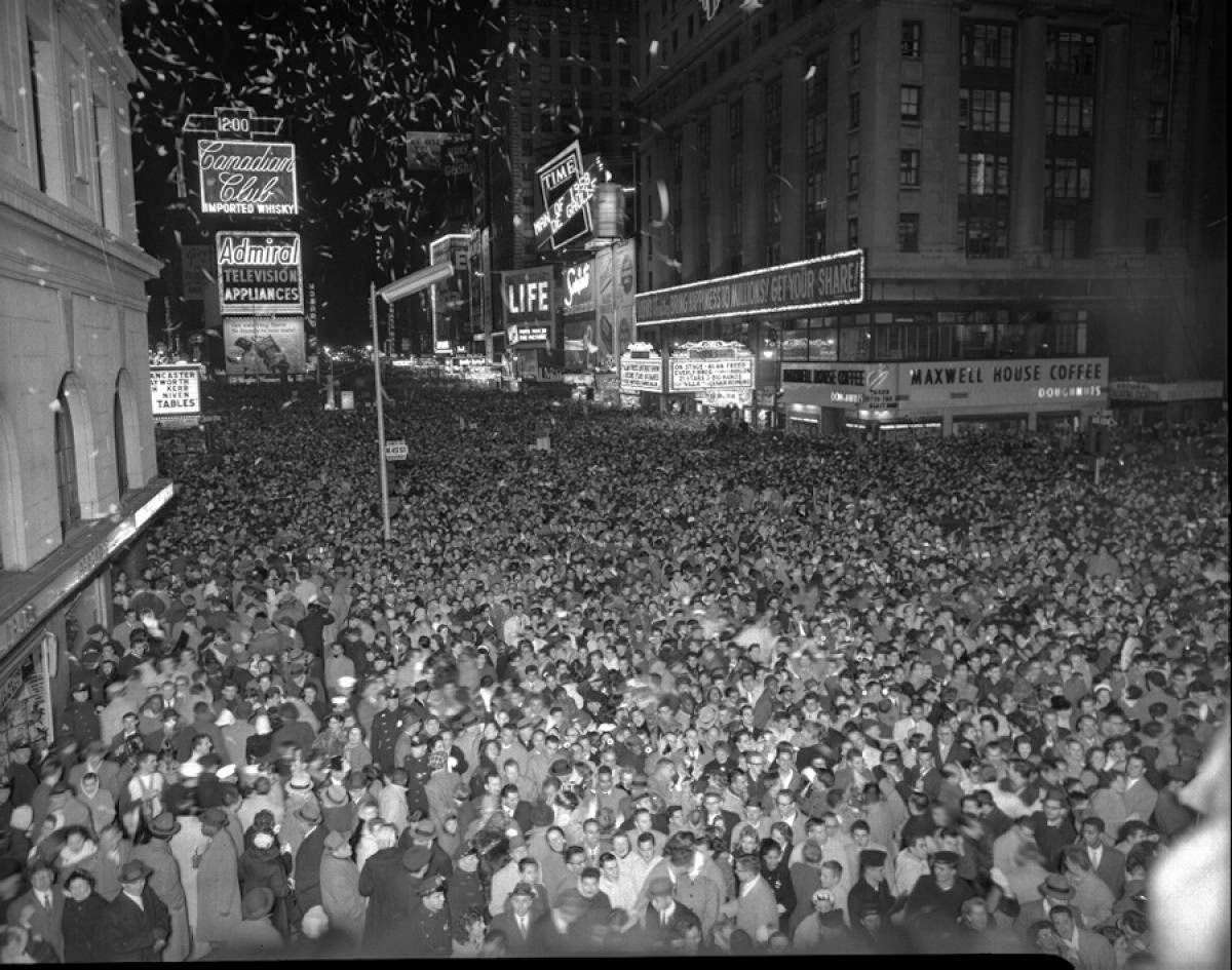 Crowd in Times Square on New Year's Eve, 1959.