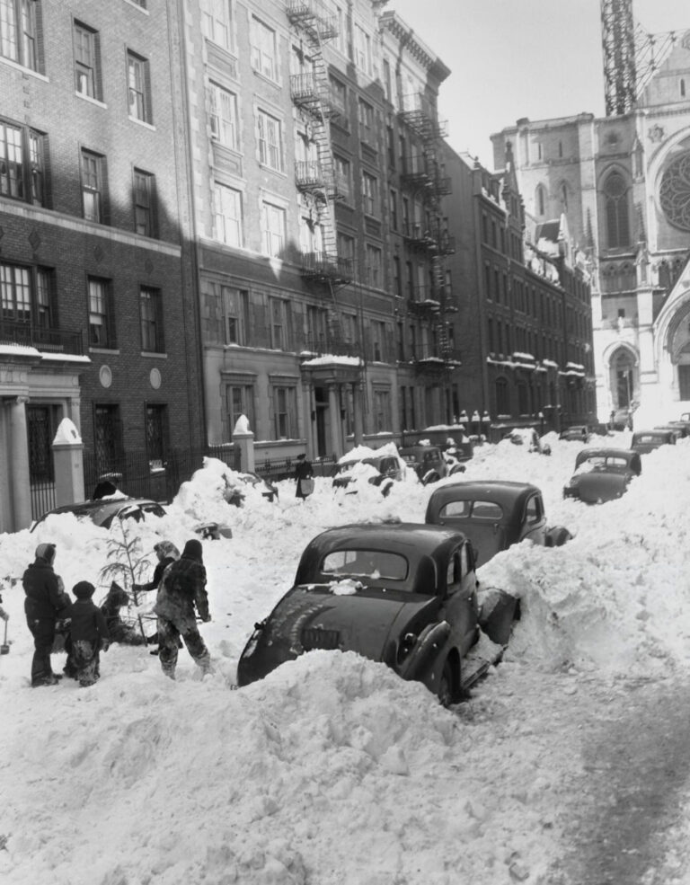 The Great Blizzard of 1947: Photos of a Snowbound New York City