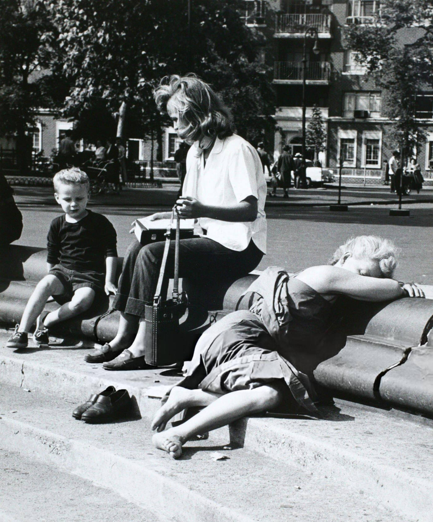 The fountain in Washington Square Park, 1950s.