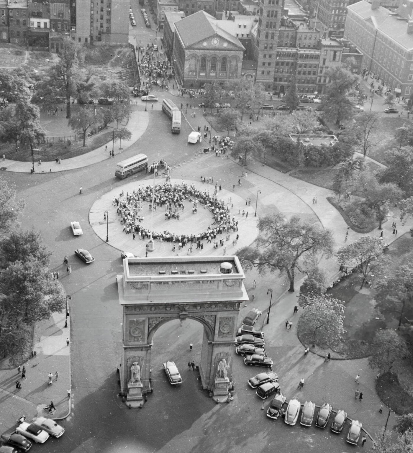 A crowd fills the roundabout in front of Washington Arch, 1955.