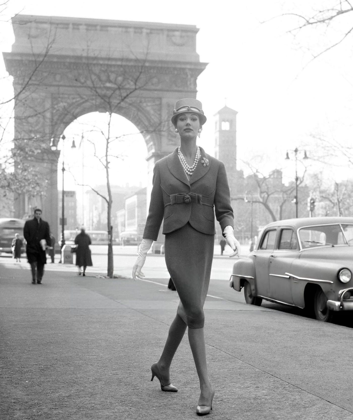 French model Simone D'Aillencourt in front of the Washington Arch, 1950s.