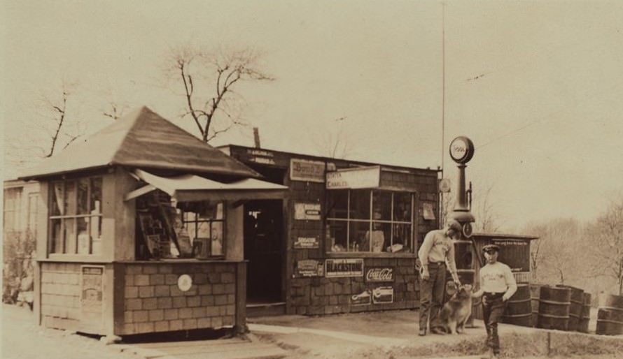 Richmond: Arthur Kill Road and Charleston (Kreischerville).
