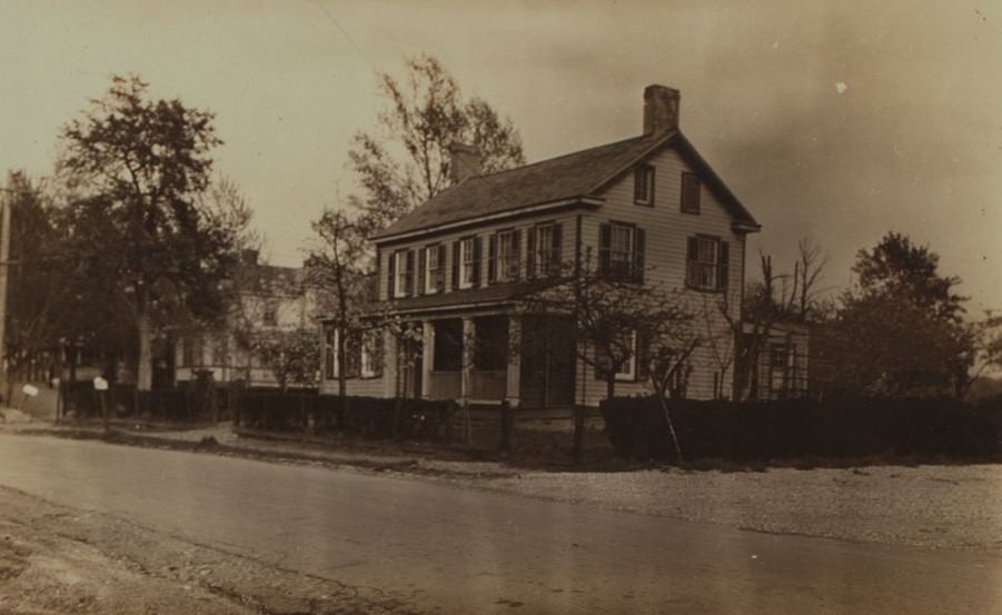 Richmond: Poplar Street and Rossville Avenue.