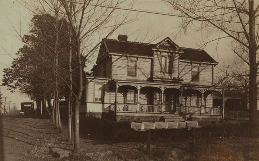 Richmond: Poplar Street and Rossville Avenue.
