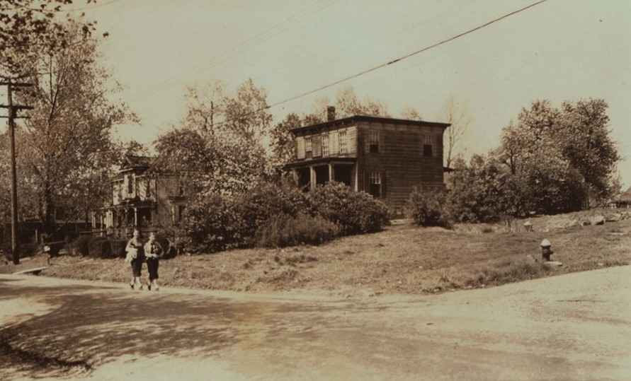 Richmond: Rossville Avenue and Knesel Street.