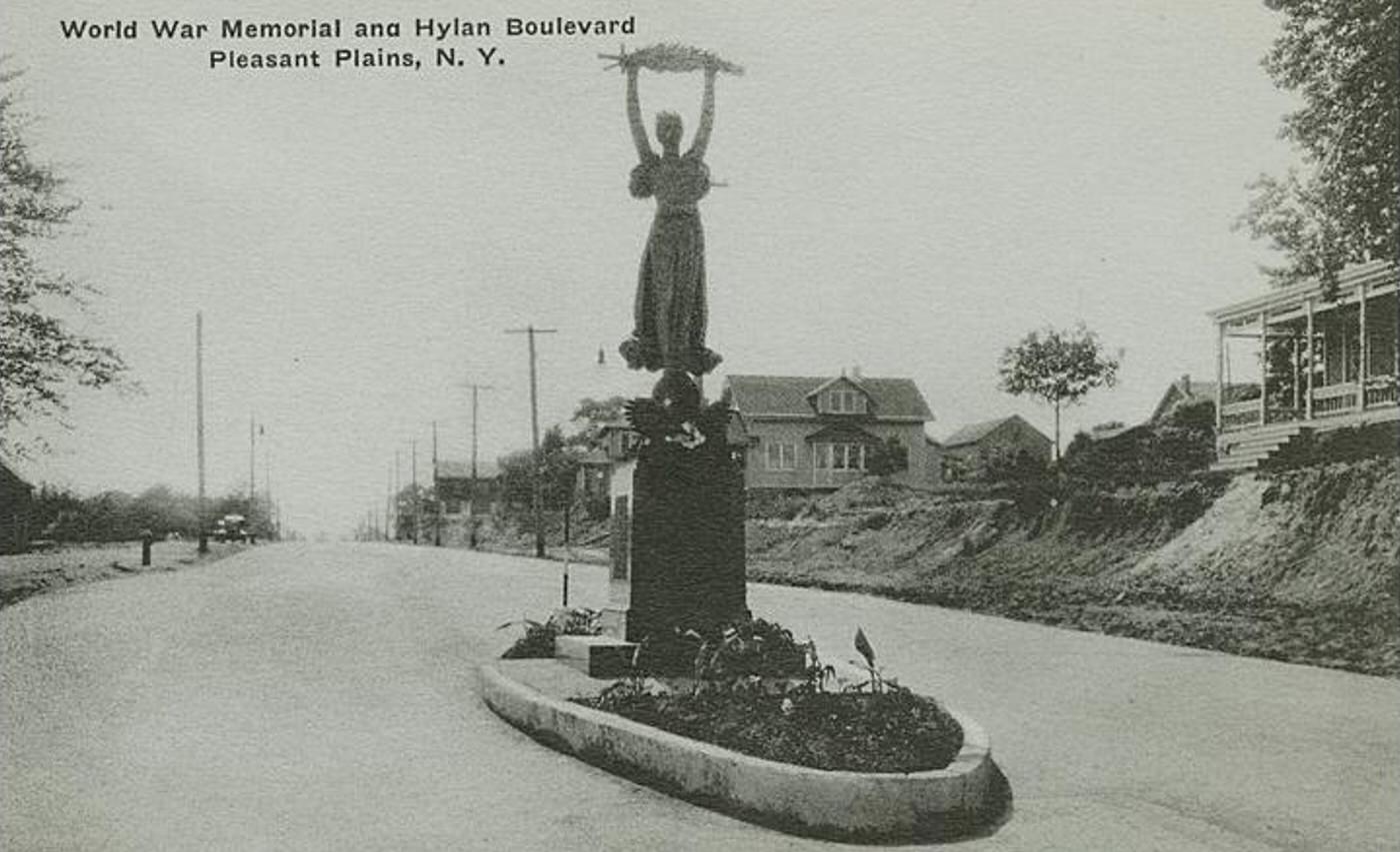 World War Memorial and Amboy Road, Pleasant Plains, 1900s.