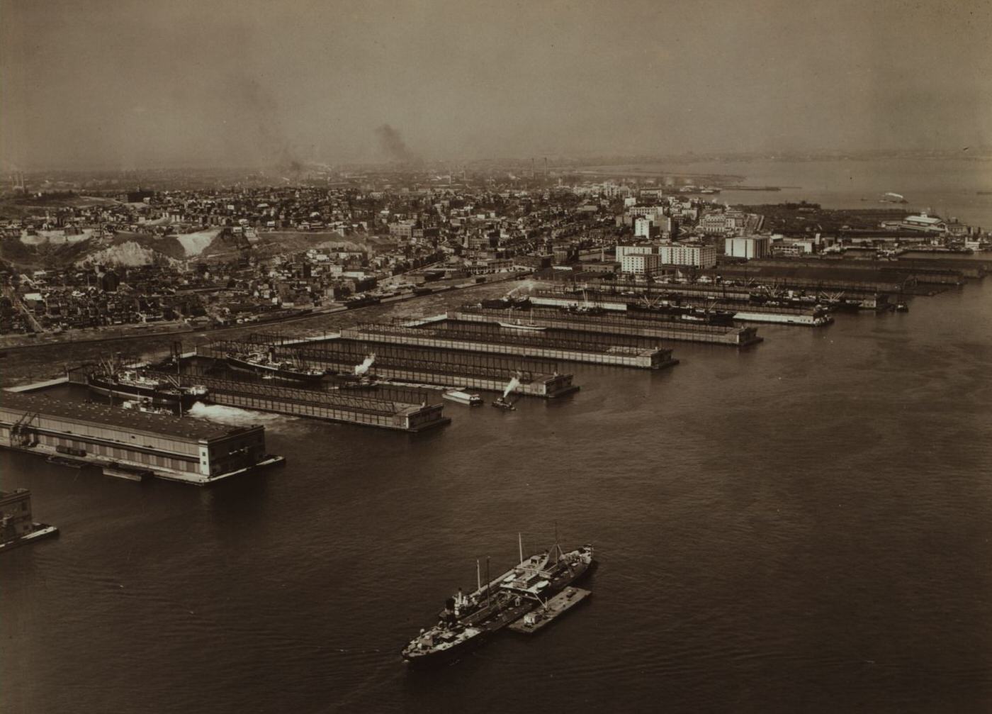 General view of Stapleton piers, Staten Island, 1900s