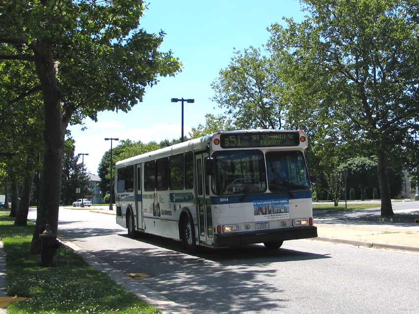 NYCTA No. 6144 working route S51 at New York Avenue & Battery Road in Fort Wadsworth, 2004.