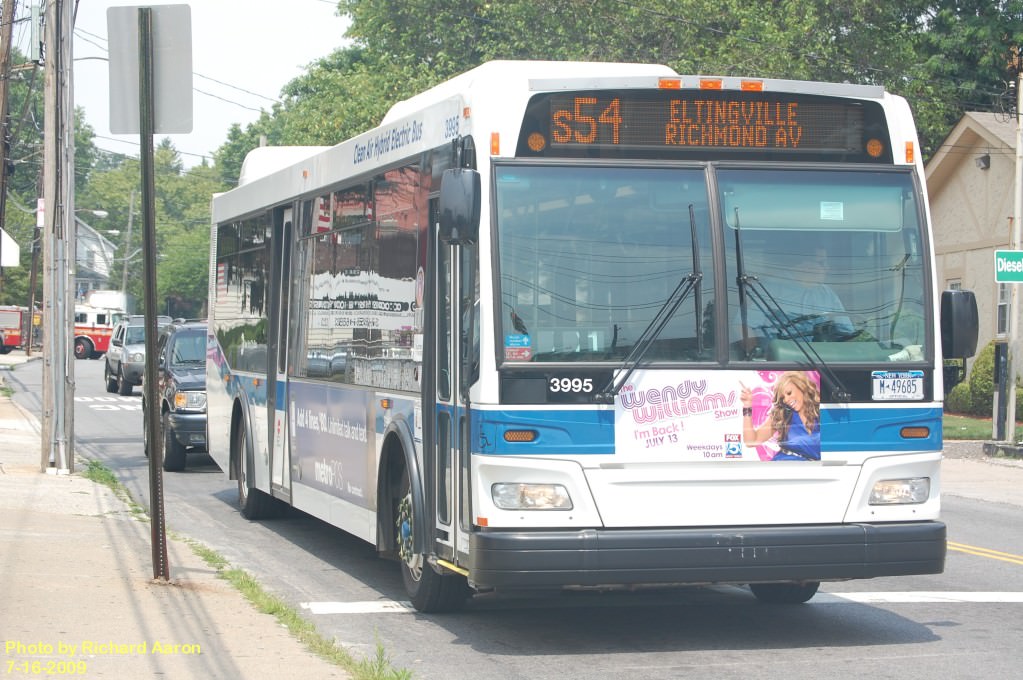 NYCTA No. 3995 working route S54 at Nelson Avenue & Hylan Boulevard, 2009.