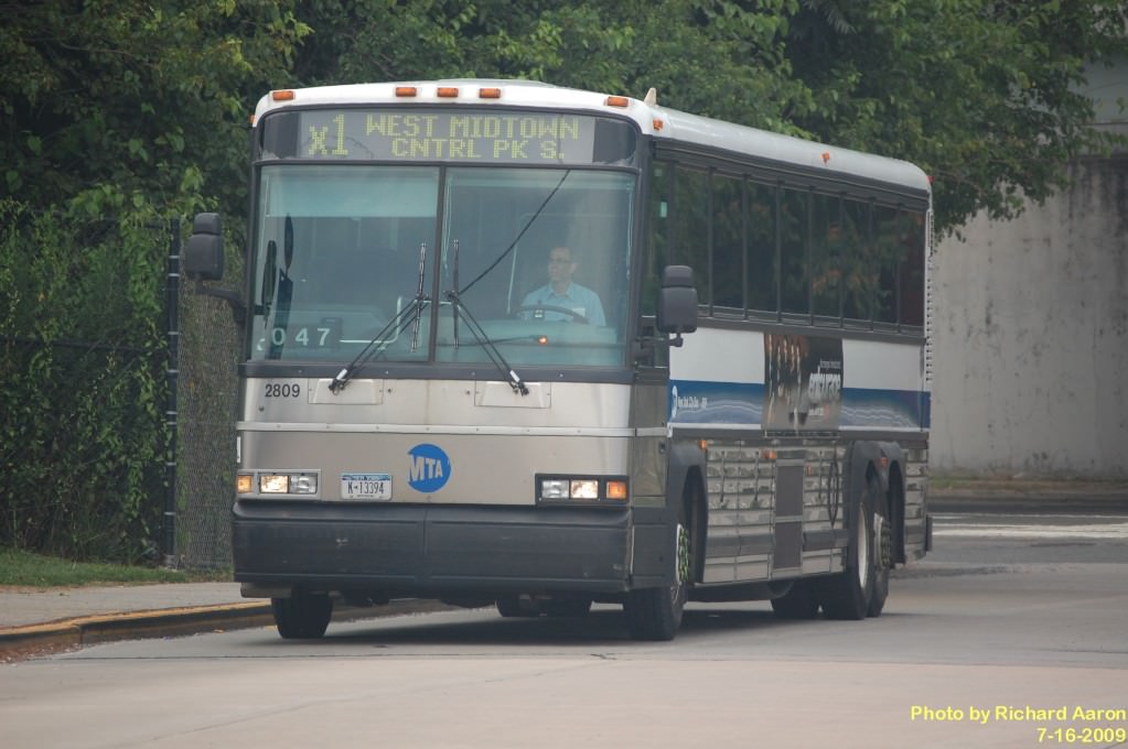 NYCTA No. 2809 working route X1 at the Eltingville Transit Center, 2009.