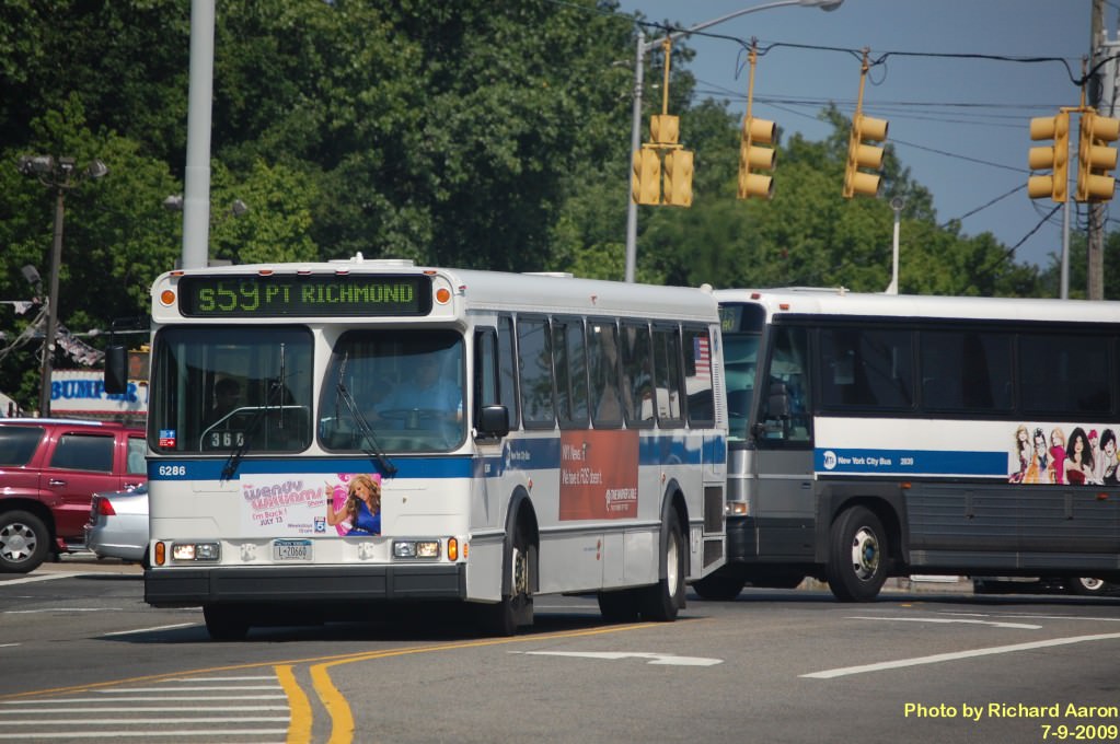 NYCTA No. 6286 working route S59 at Arthur Kill Road & Richmond Avenue, 2009.