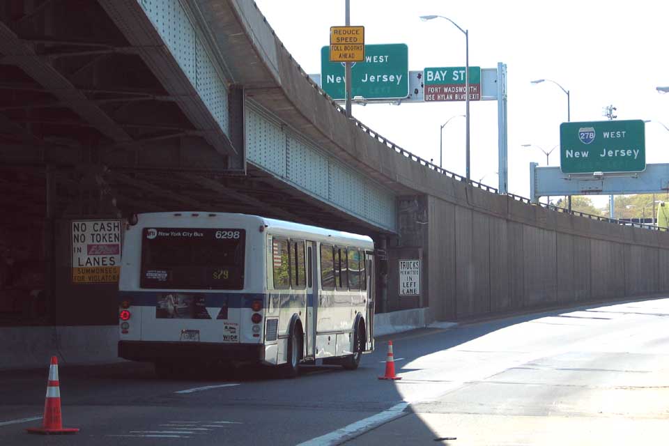 NYCTA No. 6298 crossing the Verrazano Narrows Bridge on route S79, 2004.