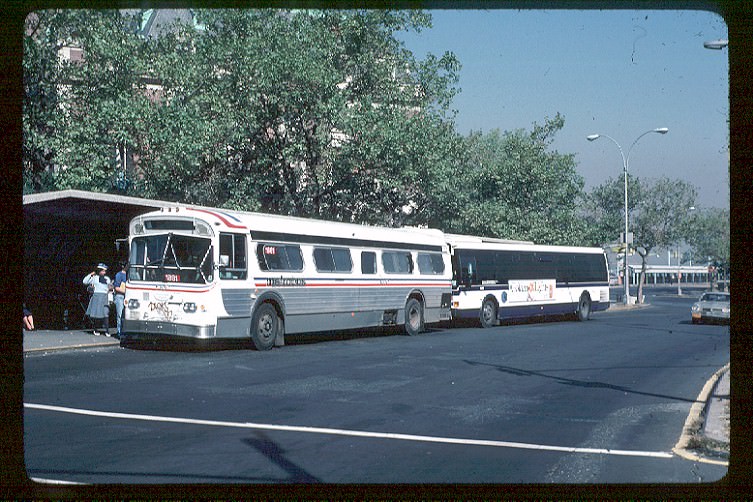 NYCTA No. 1901, leased from WMATA, at Bay Street & Stuyvesant Place.