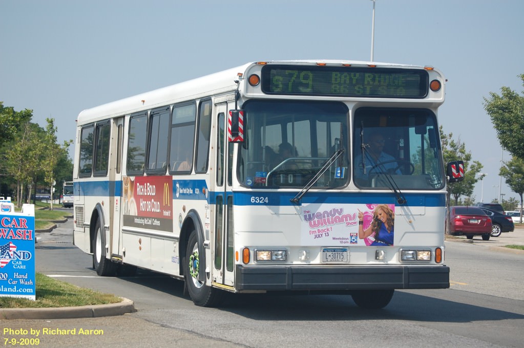 NYCTA No. 6324 working route S89 at the Staten Island Mall, 2009.