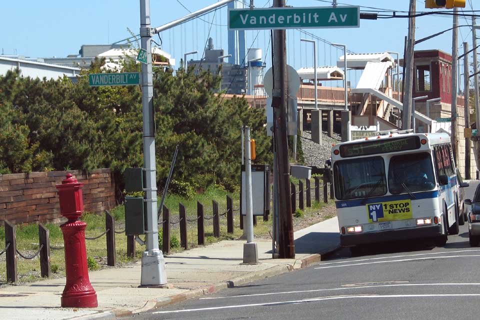 NYCTA No. 501 working route S51 at Bay Street & Vanderbilt Avenue, 2004.
