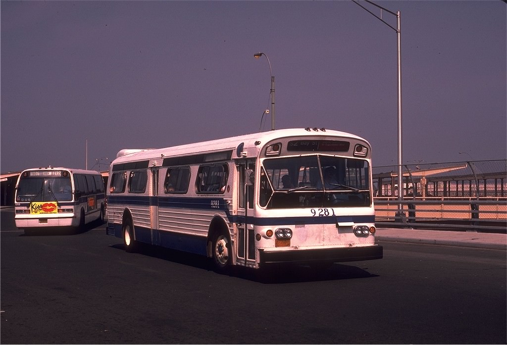 MaBSTOA No. 9281 working route S2 at St. George Terminal, 1987.