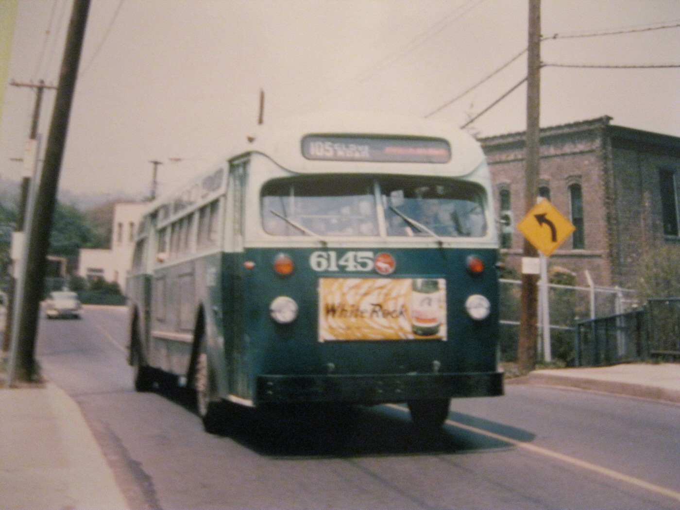 NYCTA No. 6145 working route R105 at Clove Road & Giles Place.